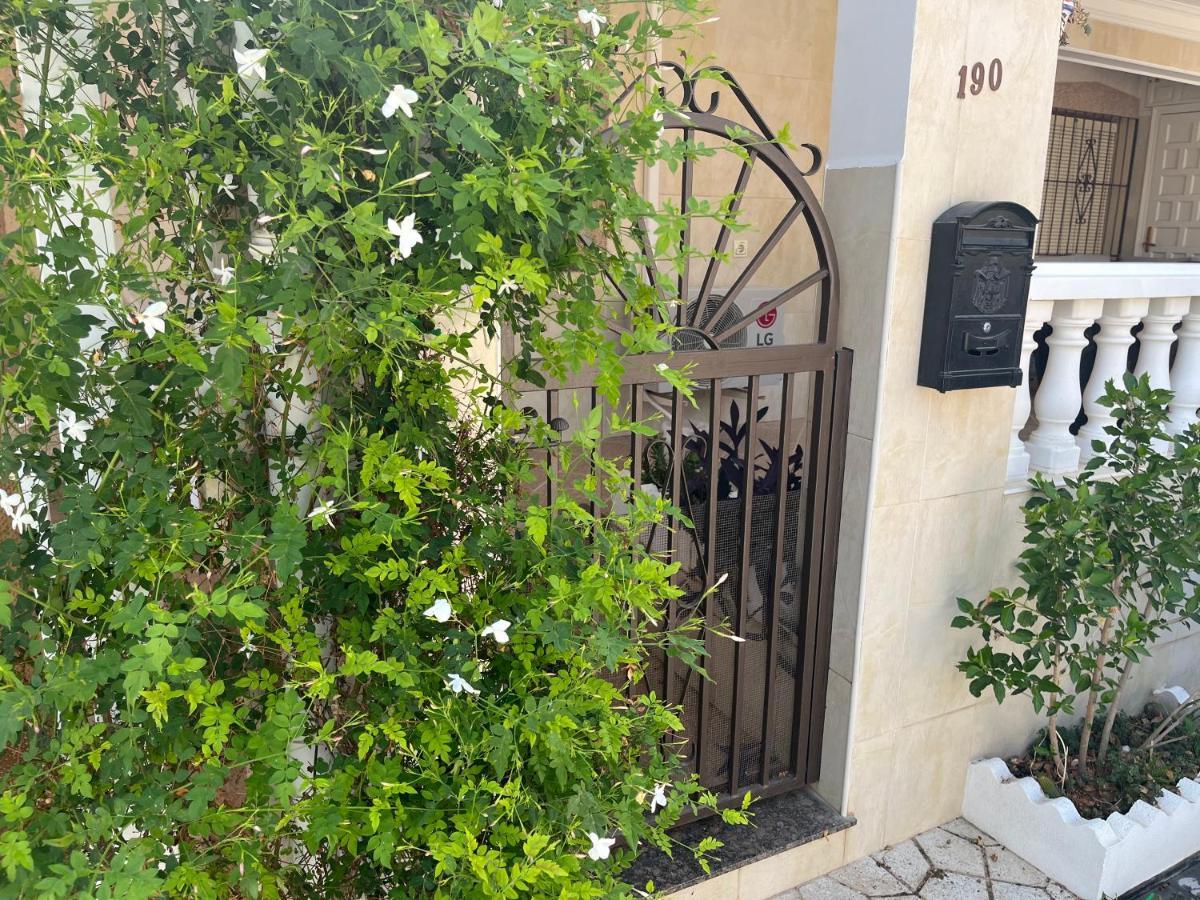 Urb, Beautiful 4 Bedroom House, Alicante, San Fulgencio, Spain Holiday home La Marina